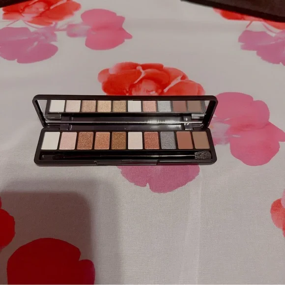 Shany eyeshadow palette - Picture 2 of 2